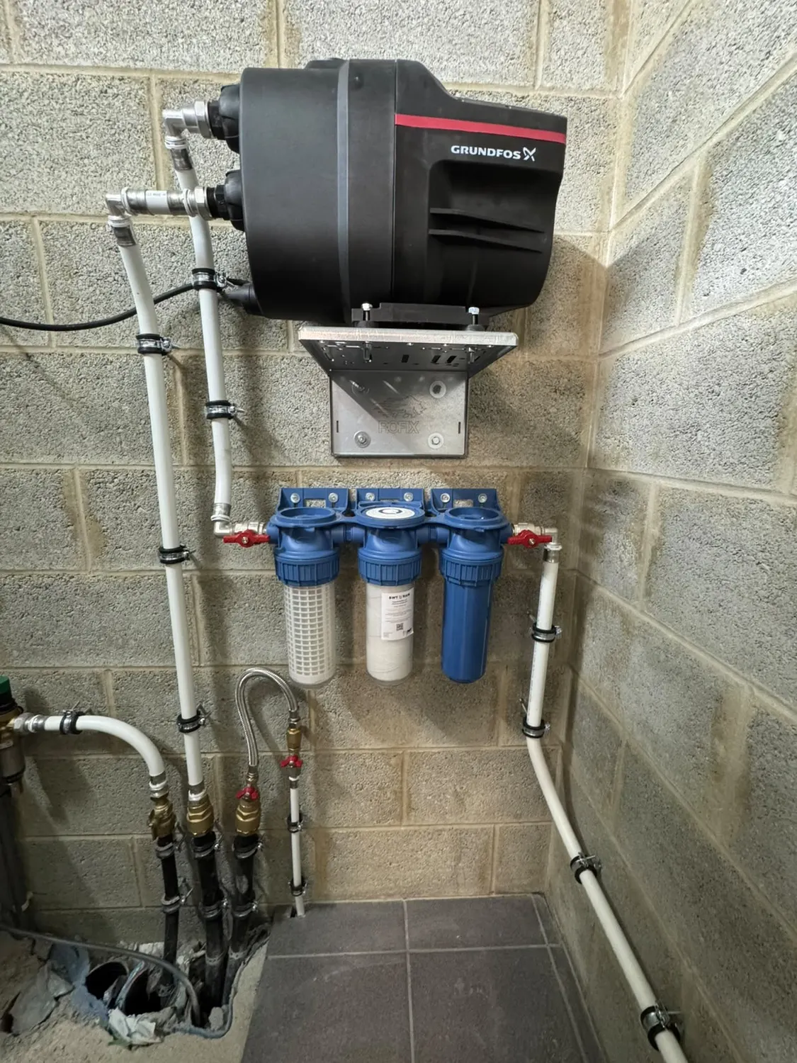 Installation technique de chaufferie avec ballon et filtration