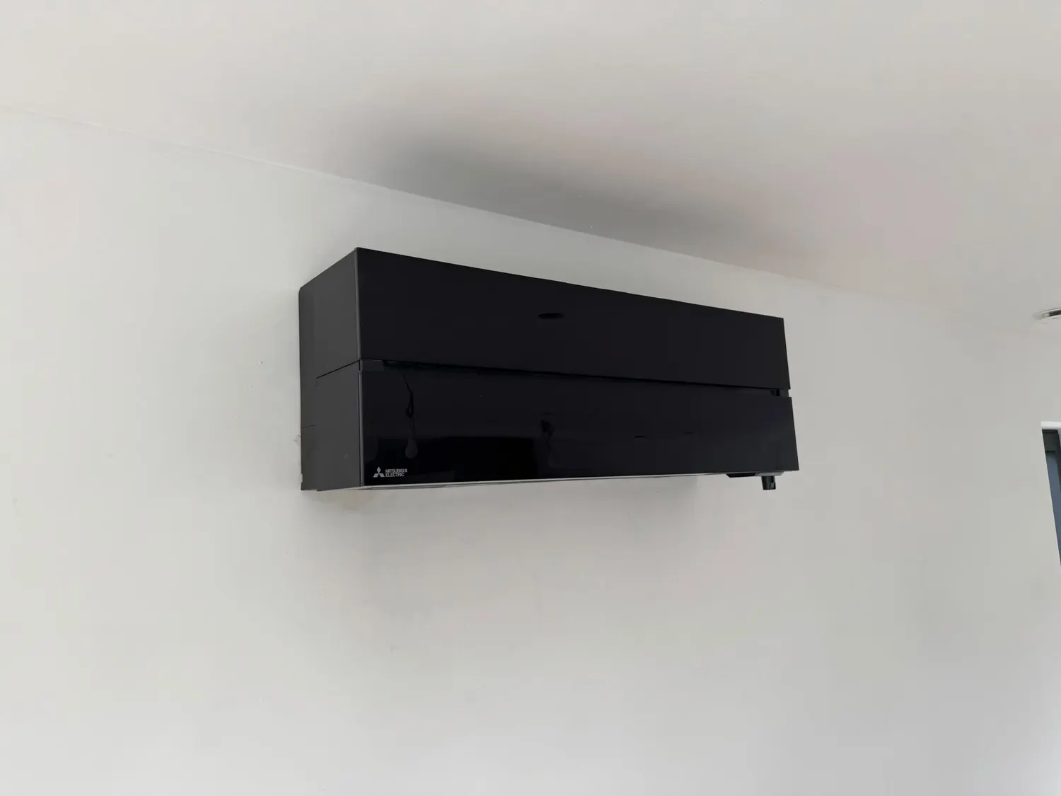 Console de climatisation murale posée par ABL Chauffage